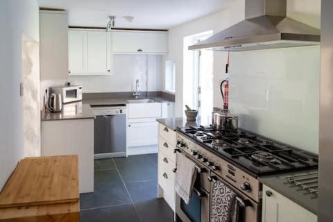 Charlestown Cottage, Woodburner, Gardens & Parking Экстерьер фото